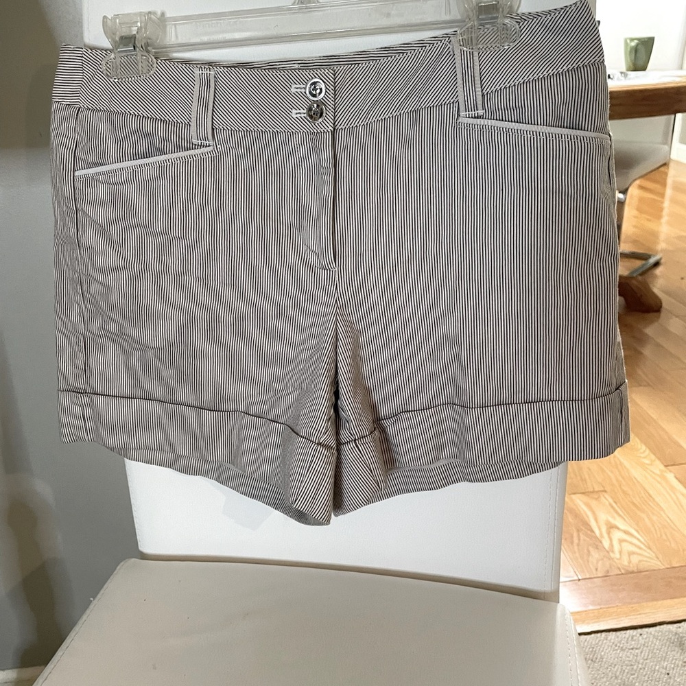 WHBM Women’s Light Gray Shorts with Black Stripes Size 6